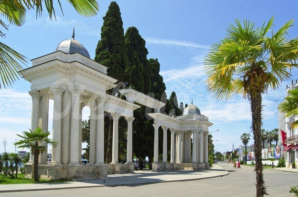 Guest House Belyi Lebed Sukhumi Exterior foto